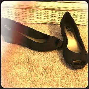 Anne Klein small wedge open-toed flats